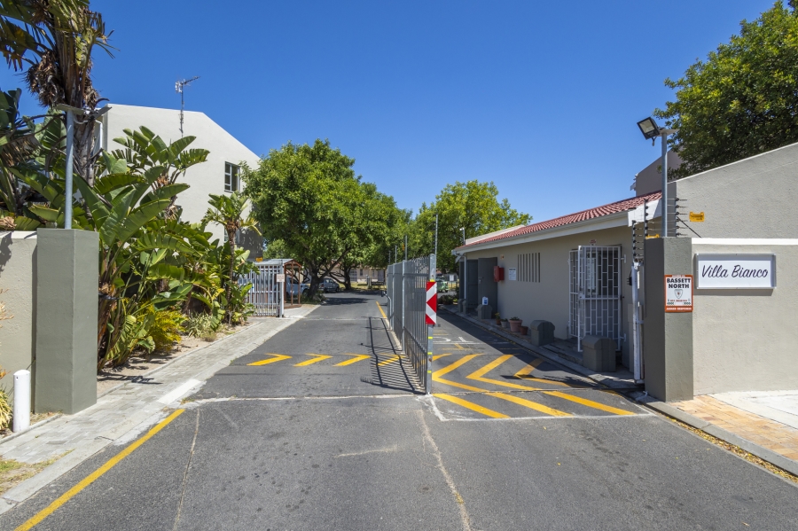 1 Bedroom Property for Sale in Oakglen Western Cape